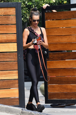 Alessandra Ambrosio is seen in Los Angeles // 14.09.2020