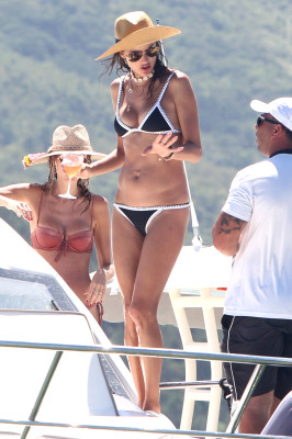 Alessandra Ambrosio pic #1028172