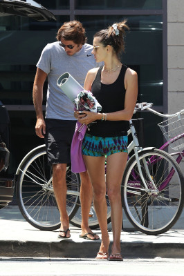 Alessandra Ambrosio – Heads To A Yoga Session In Santa Monica CA