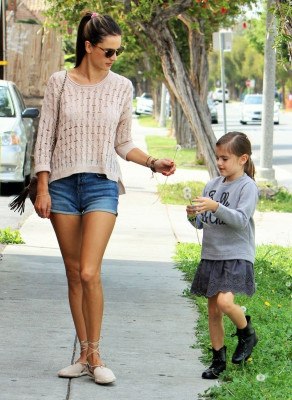 Alessandra Ambrosio pic #799099