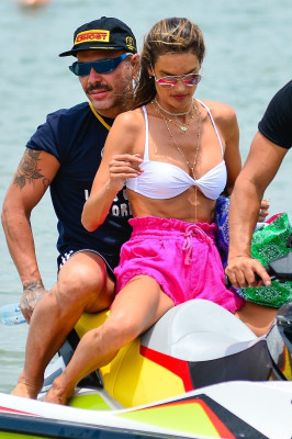 Alessandra Ambrosio is seen in Florianópolis, Brazil | 05.01.2021