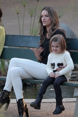 Alessandra Ambrosio pic #584040