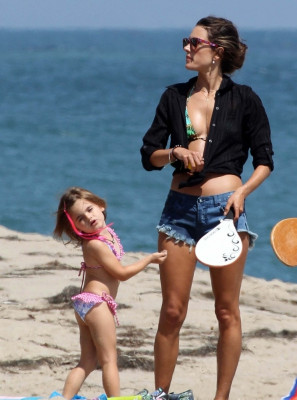 Alessandra Ambrosio pic #539954