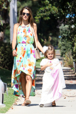 Alessandra Ambrosio pic #560340