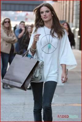 Alessandra Ambrosio pic #256935