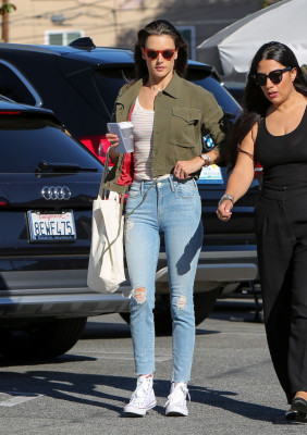 Alessandra Ambrosio Street Style 11/12/2018