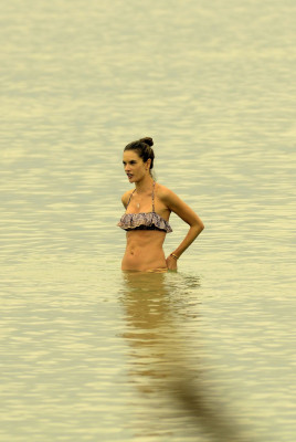 Alessandra Ambrosio pic #1129363