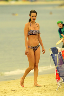 Alessandra Ambrosio pic #1129371