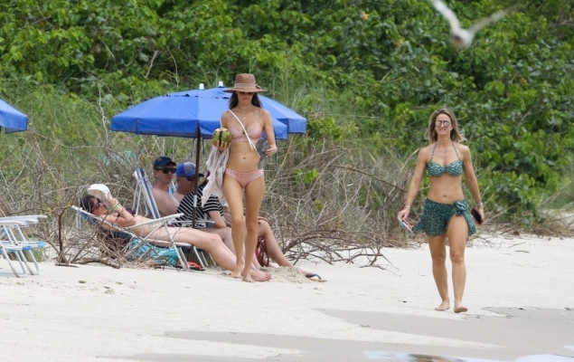 Alessandra Ambrosio pic #1129483