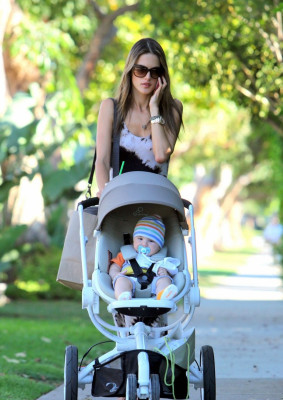 Alessandra Ambrosio pic #579347
