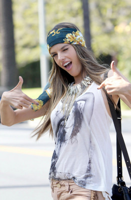 Alessandra Ambrosio pic #525199