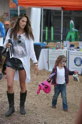 Alessandra Ambrosio pic #575507