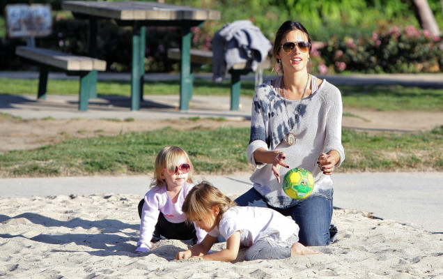 Alessandra Ambrosio pic #475599