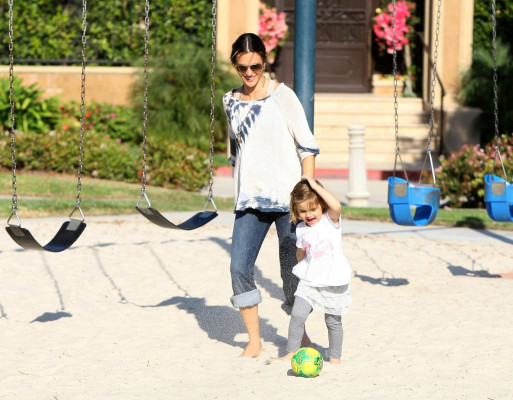 Alessandra Ambrosio pic #475600
