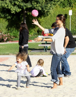 Alessandra Ambrosio pic #475603