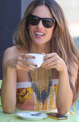 Alessandra Ambrosio pic #525192