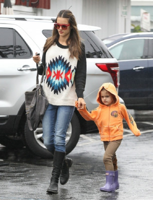 Alessandra Ambrosio pic #590498
