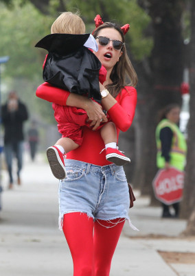 Alessandra Ambrosio pic #675810