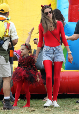 Alessandra Ambrosio pic #675811