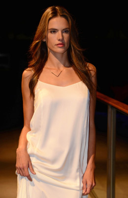 Alessandra Ambrosio pic #697695