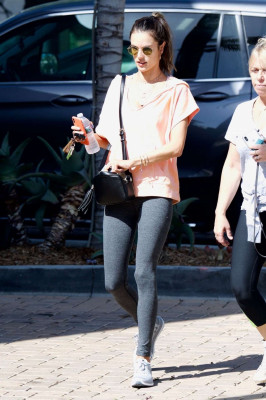 Alessandra Ambrosio pic #1061470