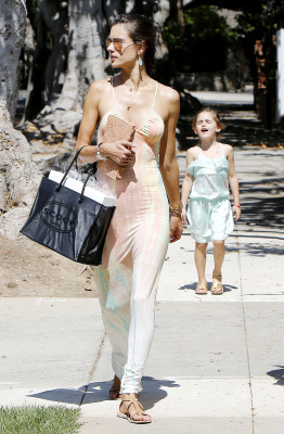Alessandra Ambrosio pic #785090