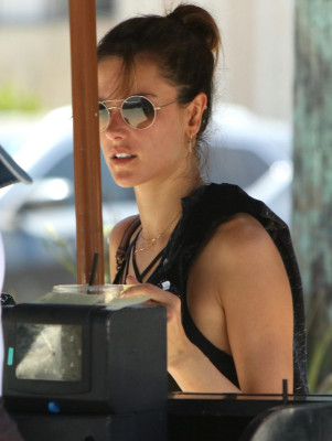 Alessandra Ambrosio pic #962331