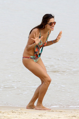 Alessandra Ambrosio pic #820138