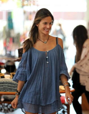 Alessandra Ambrosio pic #600336