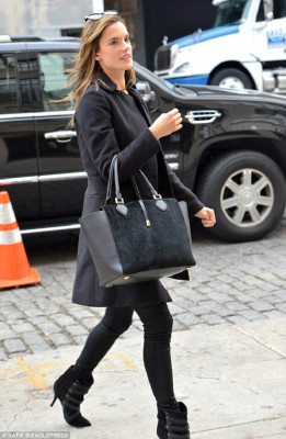 Alessandra Ambrosio pic #690549