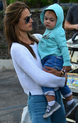 Alessandra Ambrosio pic #690074