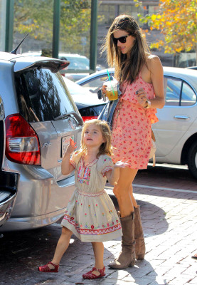 Alessandra Ambrosio pic #613474