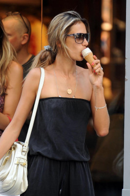 Alessandra Ambrosio pic #190430