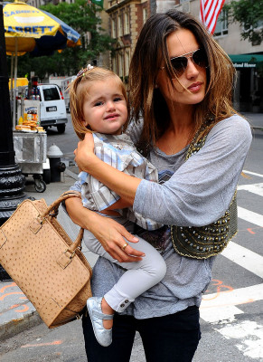 Alessandra Ambrosio pic #329080