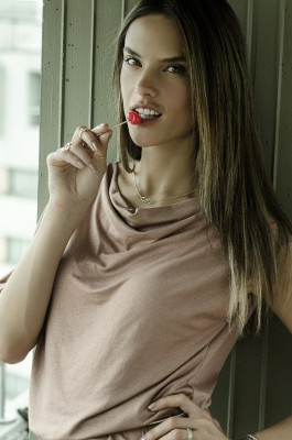 Alessandra Ambrosio pic #684891