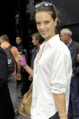 Alessandra Ambrosio pic #300499