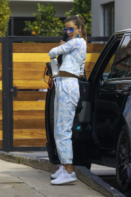 Alessandra Ambrosio is seen in Los Angeles // 06.10.2020