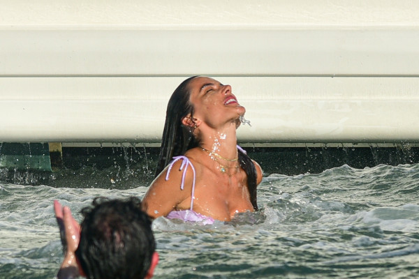 Alessandra Ambrosio is seen in Florianópolis, Brazil | 01.01.2021