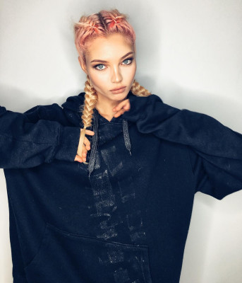 Alesya Kafelnikova pic #991064