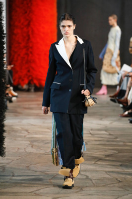 Alexandra Micu -  Loewe Spring/Summer 2019 Fashion Show in Paris