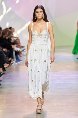Alexandra Micu - Elie Saab Spring/Summer 2023 Fashion Show in Paris