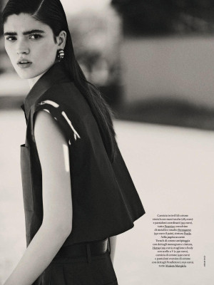 Alexandra Micu for Elle Italia by  Adriano Russo