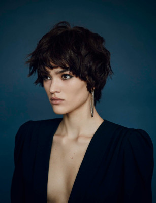 Alexandra Micu - Wonderland Magazine