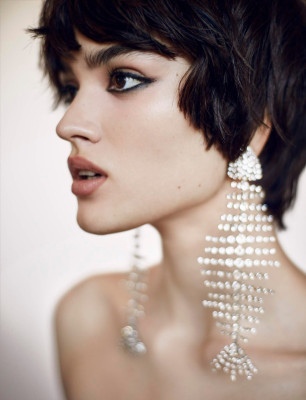 Alexandra Micu - Wonderland Magazine