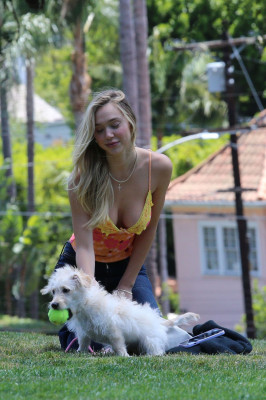 Alexis Ren