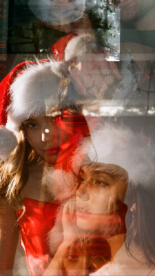ALEXIS REN – Christmas Instagram Pictures