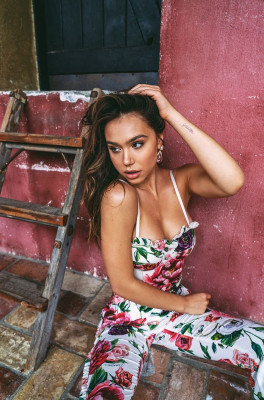 Alexis Ren pic #1206912