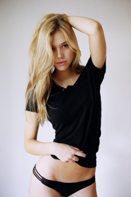 Alexis Ren pic #798255