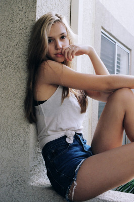 Alexis Ren pic #798288