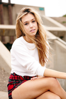 Alexis Ren pic #798281